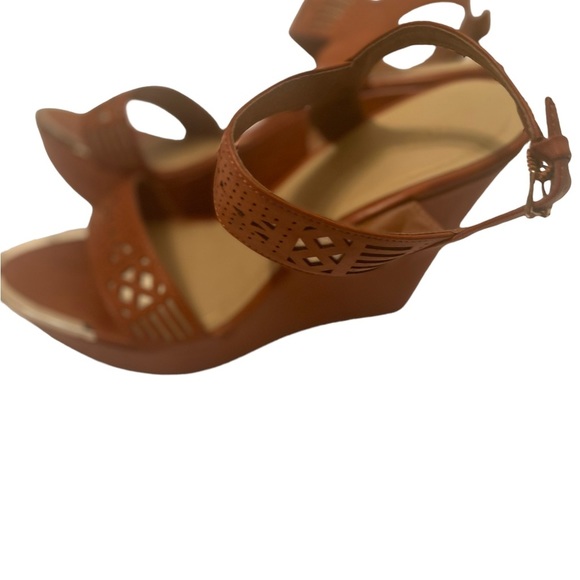 Me Too Platform Shoes Tan Wedge Size 11 M - Picture 3 of 6